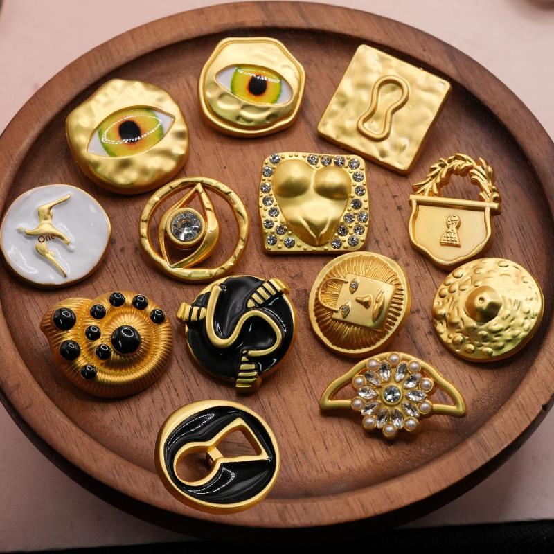 Craft Embellishments - زر معدني عتيق على شكل قلب